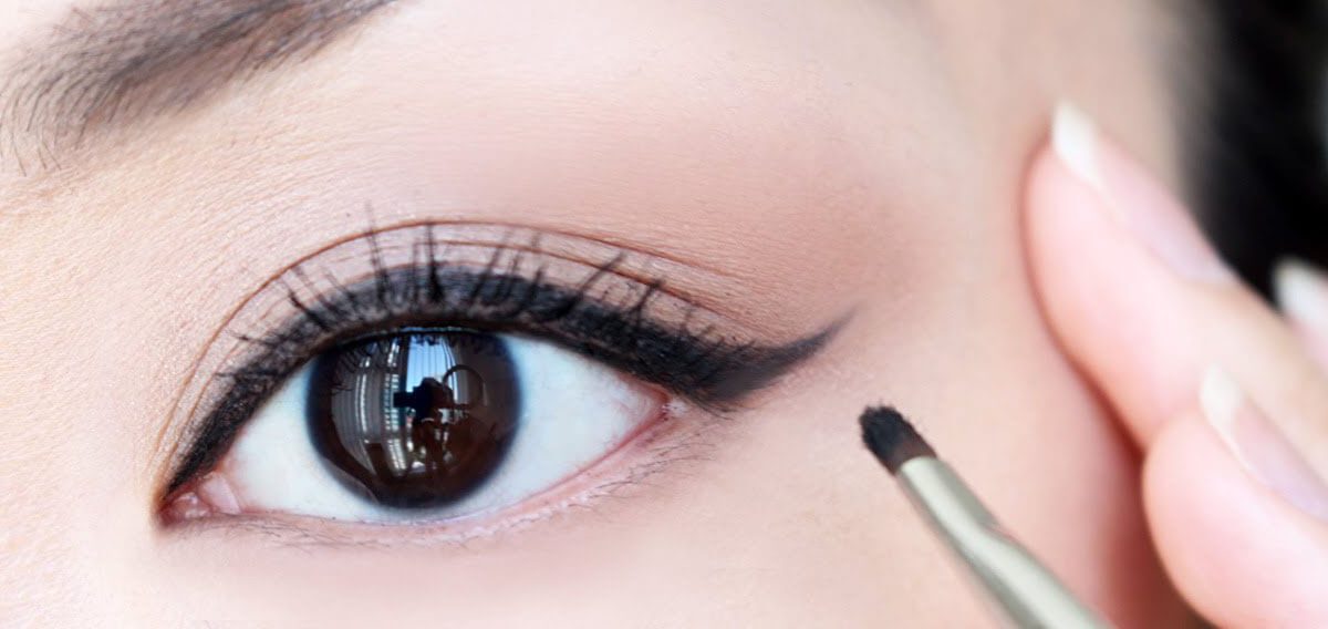 How Do I Prevent My Eyeliner From Running Off At The Water's Edge