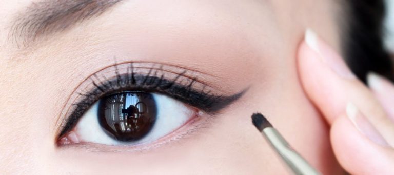 How Do I Prevent My Eyeliner From Running Off At The Water's Edge