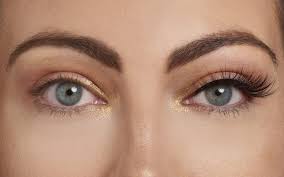 Best Lashes For Almond Eyes