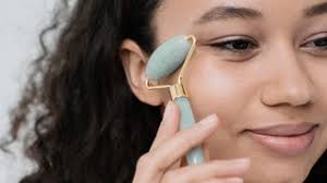 Reducing facial swelling